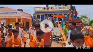 उतरौला: उतरौला के ग्राम मोहनजोत-मटेरिया कर्मा से कांवड़ लेकर निकले श्रद्धालु, सिंगारजोत घाट से पवित्र जल भरकर पैदल यात्रा करते