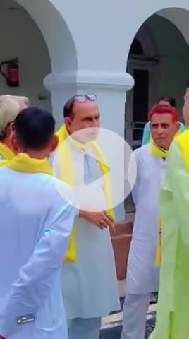 सर्किट हाउस मेरठ 
सुभासपा पदअधिकारीगणों के साथ 
सत्यपाल तोमर जिलाध्यक्ष सुहेलदेव भारतीय समाज पार्टी अमरोहा