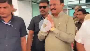 बड़गांव: उपमुख्यमंत्री प्रेमचंद बैरवा डबोक एयरपोर्ट पहुंचे, भाजपा कार्यकर्ताओं ने किया भव्य स्वागत