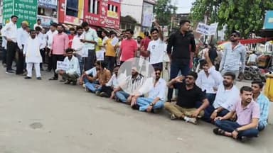 बीना: हरदा पुलिस के विरोध में क्षत्रिय समाज व करणी सेना ने सर्वोदय चौराहे पर किया प्रदर्शन, तहसीलदार को सौंपा ज्ञापन