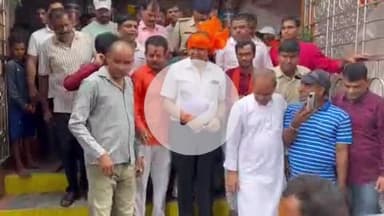 बिहार: वन मंत्री डॉ. सुनील कुमार ने बाबा मनीराम की समाधि पर चढ़ाया लंगोट, ₹10 करोड़ से मंदिर का कायाकल्प कराने की घोषणा की