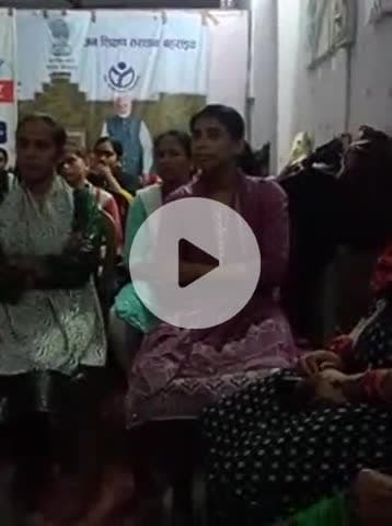 बहराइच : विश्व युवा कौशल दिवस पर जन शिक्षण संस्थान परिसर में युवा प्रशिक्षार्थियों के साथ संगोष्ठी करते निदेशक व अध्यक्ष