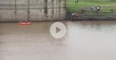 इछावर: जिले के रेहटी थाना क्षेत्र में नदी में बहे तीसरे व्यक्ति का शव मिला, पोस्टमार्टम के बाद परिजनों को सौंपा गया