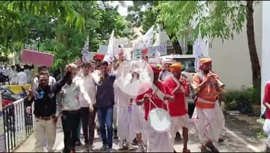 बांसवाड़ा: भील प्रदेश की मांग को लेकर कलेक्ट्रेट परिसर में नारेबाजी करते हुए निकाली गई रैली, कलेक्टर को सौंपा ज्ञापन
