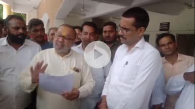 अमरोहा: राशन कोटेदारों की सैलरी या कमीशन बढ़ाने की मांग को लेकर मुख्यमंत्री के नाम अमरोहा जिला अधिकारी को सौंपा ज्ञापन