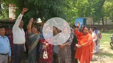 बहराइच: बहराइच जिले में डीएम के समर्थन में उतरी आंगनबाड़ी कर्मचारी संग, कहा- डीएम का स्थानांतरण हुआ तो होगा धरना प्रदर्शन