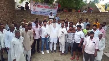 बागपत जनपद कांग्रेस जिला अध्यक्ष लव कश्यप कुरड़ी गांव बागपत में पहुंचे कांग्रेस को मजबूत करने का आह्वान किया