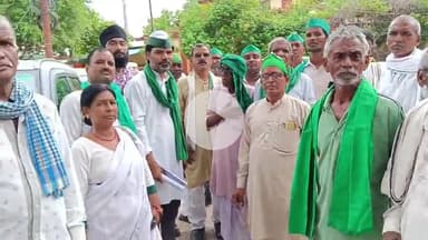 सीतापुर: कलेक्टर कार्यालय में किसान यूनियन के लोगों ने चार सूत्री मांग को लेकर जिलाधिकारी को सौंपा ज्ञापन