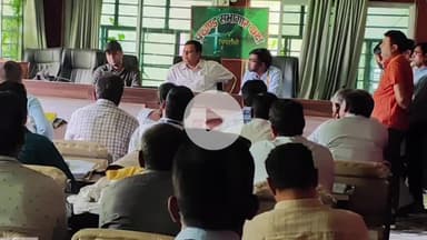 बेतिया: गणना प्रपत्र वितरण व अपलोडिंग कार्य का निरीक्षण, बीएलओ को दिए आवश्यक निर्देश