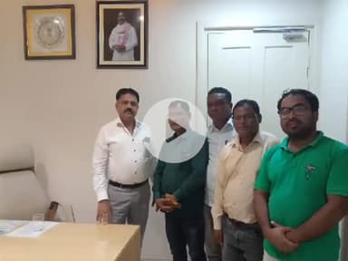 सिमडेगा: झामुमो जिला सचिव शफीक खान ने मंत्री सुदिव्य सोनू से की मुलाकात, संगठन पर हुई अहम चर्चा