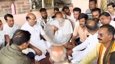 दीगोद: लोकसभा अध्यक्ष ओम बिरला और ऊर्जा मंत्री हीरालाल नागर ने निमोदा हरिजी गांव में मृतकों के परिजनों से की बातचीत