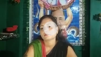 औरैया ग्राम पढीन में सपा के राष्ट्रीय अध्यक्ष अखिलेश यादव और उनकी पत्नी डिम्पल यादव का हाथ में बनवाया छायाचित्र