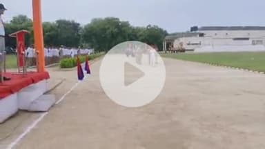 फिरोज़ाबाद: 18वीं अंतर्जनपदीय पुलिस फुटबॉल प्रतियोगिता का पुलिस लाइन परेड ग्राउंड में एसएसपी ने किया शुभारंभ