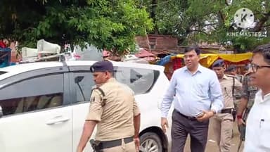 बक्सर: गंगा के बढ़ते जलस्तर को लेकर डीएम एवं एसपी ने रामरेखा घाट पर किया निरीक्षण, दिए निर्देश