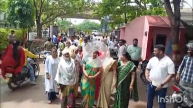 दुर्ग: खुर्सीपार में शराब दुकान हटाने की मांग को लेकर स्थानीय लोगों ने भिलाई निगम के मुख्य गेट पर प्रदर्शन #jansamasya