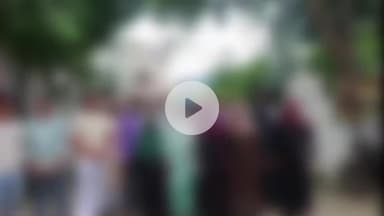 अमरोहा: नाबालिग बेटी की बरामदगी की मांग को लेकर परिजन एसपी ऑफिस पहुंचे