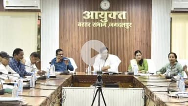 जगदलपुर: कमिश्नर डोमन सिंह ने संभागीय अधिकारियों को क्षेत्र भ्रमण कर योजनाओं के क्रियान्वयन की मॉनिटरिंग के दिए निर्देश