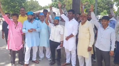 रामपुर: कलेक्ट्रेट में भारतीय वाल्मीकि धर्म समाज के कार्यकर्ताओं ने हिसार की घटना के विरोध में प्रदर्शन किया और ज्ञापन सौंपा