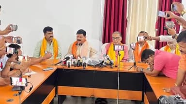 मोतिहारी: जिला अतिथि गृह में कोयला एवं खान राज्य मंत्री व पूर्व केंद्रीय मंत्री ने की प्रेस वार्ता