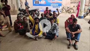 जिला अस्पताल में आजाद समाज पार्टी के बैनर तले स्थानीय लोगों का प्रदर्शन, मुख्यमंत्री के नाम RMO को ज्ञापन सौंपा