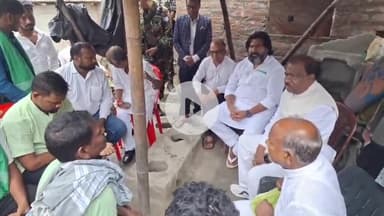 पूर्णिया पूर्व: झारखंड के शिक्षा मंत्री रामदास सोरेन पहुंचे टेटगामा, पीड़ित परिवार से मिले