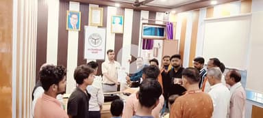 कालपी: कालपी में सावन माह में सड़कों पर खुली मीट की दुकानें बंद कराने को लेकर हिंदूवादी संगठनों ने उपजिलाधिकारी को सौंपा ज्ञापन