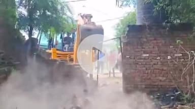 सीतापुर: बैजनाथ कॉलोनी में अवैध अतिक्रमण पर जिला प्रशासन का चला बुलडोजर, नजूल की जमीन को कराया कब्जा मुक्त