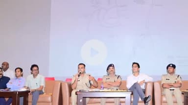मोतिहारी: प्रधानमंत्री के आगमन को लेकर मोतिहारी में पुलिस उपमहानिरीक्षक बेतिया प्रक्षेत्र, DM व SP ने की संयुक्त ब्रीफिंग
