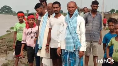 मुंगेर: आदर्श ग्राम टीकारामपुर में गंगा के बढ़ते जलस्तर से कटाव जारी, ग्रामीणों ने जिला प्रशासन से कटाव रोकने की मांग की