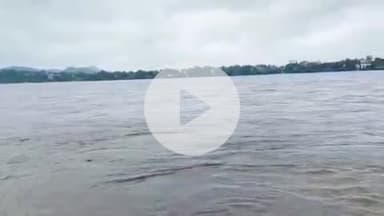 घोसी: घोसी से गुजरने वाली फल्गु नदी में आई भीषण बाढ़, नदी किनारे बसे ग्रामीण परेशान