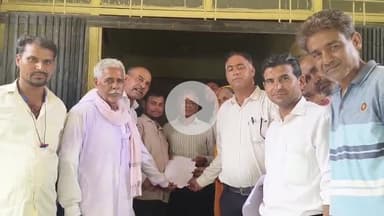 निवाई: झिलाय रोड़ स्थित पुलिया के नीचे व आसपास भरे बरसाती पानी की निकासी को लेकर तहसीलदार को सौंपा ज्ञापन