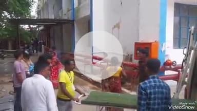 देवघर: तेतरिया मोड़ के पास अनियंत्रित पिकअप वैन और बाइक की टक्कर, दो युवक गंभीर घायल