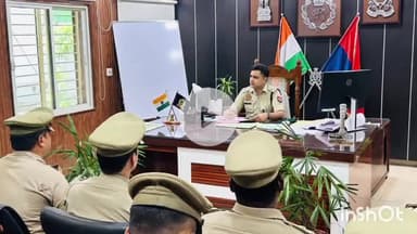 बरेली: शहर के सभी चौकी प्रभारियों के साथ एसपी सिटी ने की समीक्षा बैठक