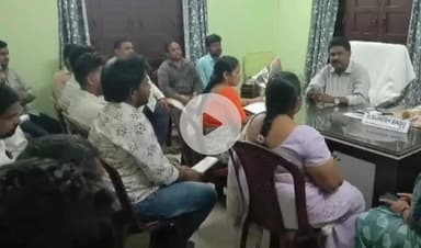 సంతనూతలపాడు: ఉపాధి హామీ పథకం సిబ్బందితో సమీక్ష నిర్వహించిన సంతనూతలపాడు ఎంపీడీవో సురేష్ బాబు