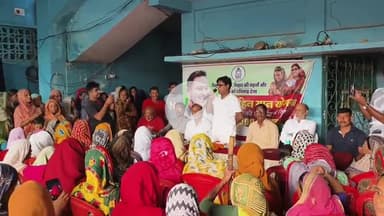 कटिहार: रामपारा में राजद पार्टी का जनसंपर्क अभियान, माई बहन मान योजना की दी जानकारी