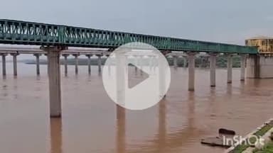 धौलपुर: दूसरे दिन भी खतरे के निशान के नजदीक रही चंबल नदी, दिनभर लगभग स्थिर रहा जलस्तर