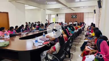 धनवार: गहन पुनरीक्षण 2026 के लिए बीएलओ को दिया गया प्रशिक्षण