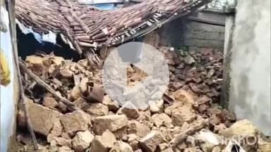 सिसई: भोली में बारिश के कहर से रिक्शा चालक का घर गिरा, सामान क्षतिग्रस्त, रहने में दिक्कत