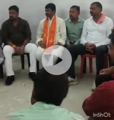 एत्मादपुर: खंदौली में एक व्यक्ति के साथ महिलाओं ने की मारपीट के मामले में चाणक्य सेना ने परिवारी जनों से की मुलाकात