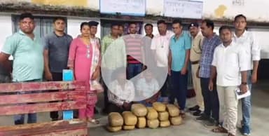 କେସିଙ୍ଗା: କେସିଙ୍ଗା ରେଲୱେ ଷ୍ଟେସନରେ ୨୦ କେଜି ଗଞ୍ଜେଇ ସହ ଦୁଇ ଅନ୍ତଃରାଜ୍ୟ ଚାଲାଣ କାରୀ ଗିରଫ l