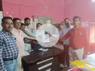 श्योपुर: सहकारिता कर्मचारियों ने कलेक्ट्रेट पर किया प्रदर्शन, लम्बित मांगों को जल्द पूरा करने के लिए सौंपा ज्ञापन