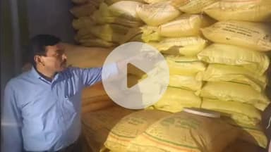 करनैलगंज: करनैलगंज में उर्वरक दुकानों पर की गई छापेमारी, 43 दुकानों की हुई जांच; 5 के लाइसेंस निलंबित और 8 को नोटिस जारी