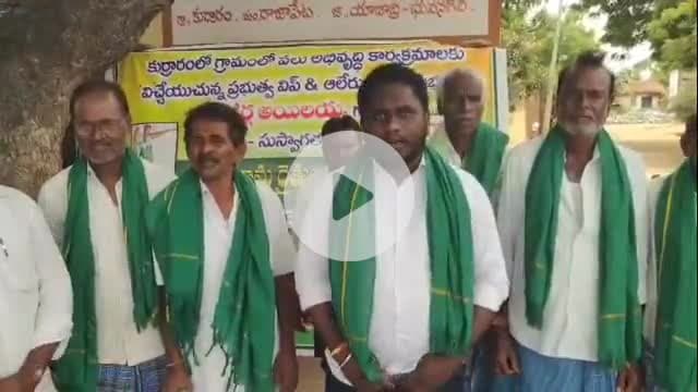 రాజపేట: ఎన్నికల ముందు ఇచ్చిన హామీ ప్రకారం కుర్రారం గ్రామంలో అలుగు నిర్మాణం చేపట్టి చెరువులో నీళ్లు నింపాలని రైతులు డిమాండ్