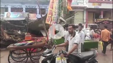 बिहिया: बिहिया नगर के मुख्य चौक पर बरगद का पेड़ गिरने से आवागमन बाधित, पैदल चलना भी हुआ मुश्किल