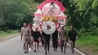 अमरोहा: अमरोहा में आस्था का केंद्र बना हाईवे, हरिद्वार से कावड़ लेकर गुजर रहे शिव भक्त, चारों ओर शिव के जय जयकारें