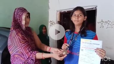 मैनपुरी: बैजनाथपुर निवासी प्रियांशी यादव ने नेशनल लेवल की कुश्ती में गोल्ड मेडल जीतकर मैनपुरी का नाम किया रोशन