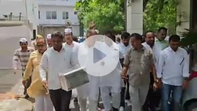 भीलवाड़ा: यूआईटी की ऑनलाइन लॉटरी के विरोध में कांग्रेस ने पीपा बजाकर किया प्रदर्शन, सौंपा ज्ञापन