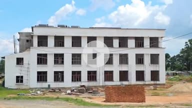 कोडरमा: झुमरीतिलैया नगर परिषद के गुमो में बन रहे केंद्रीय विद्यालय के नए भवन को जाने वाला रास्ता कीचड़ से भरा #jansamasya