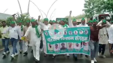 @लखनऊ स्थानीय समस्याओं को लेकर विरोध।
#Lucknow Protest over local issues.
@rajendra_yadav 
#National_President
#भारतीय_किसान_संगठन 
@Bharatiya_Kisan_Sangathan