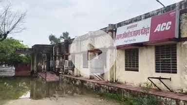 निवाई: लगातार हो रही बारिश से झिलाय रोड़ स्थित उपखंड कार्यालय परिसर में पानी भर गया, कर्मचारियों और आम जन को हो रही परेशानी